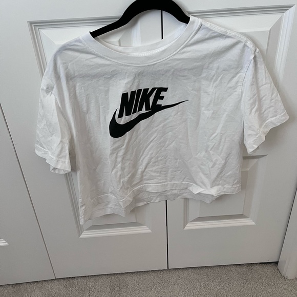 Nike Cropped Tee - Picture 2 of 3